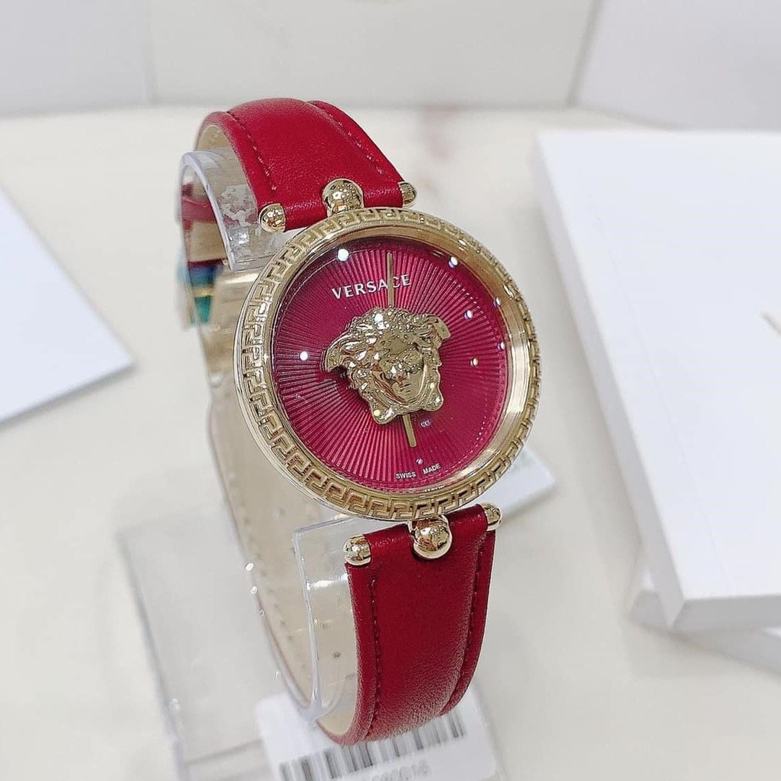 Versace Palazzo Empire Red – L’Expression Ultime du Luxe Italien