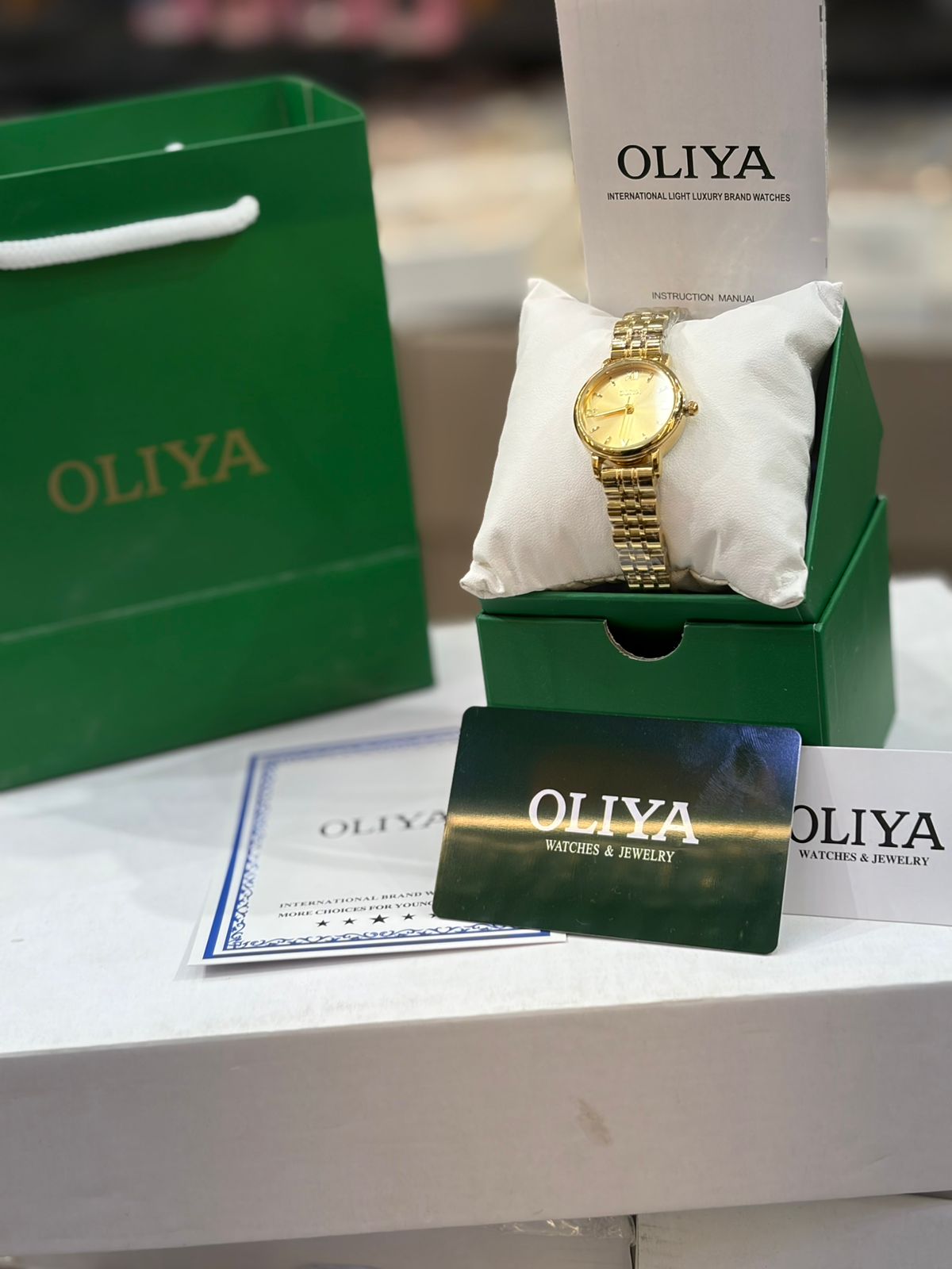 Montre OLIYA Dorée Classique – Cadran Soleil Élégant et Raffinement Intemporel