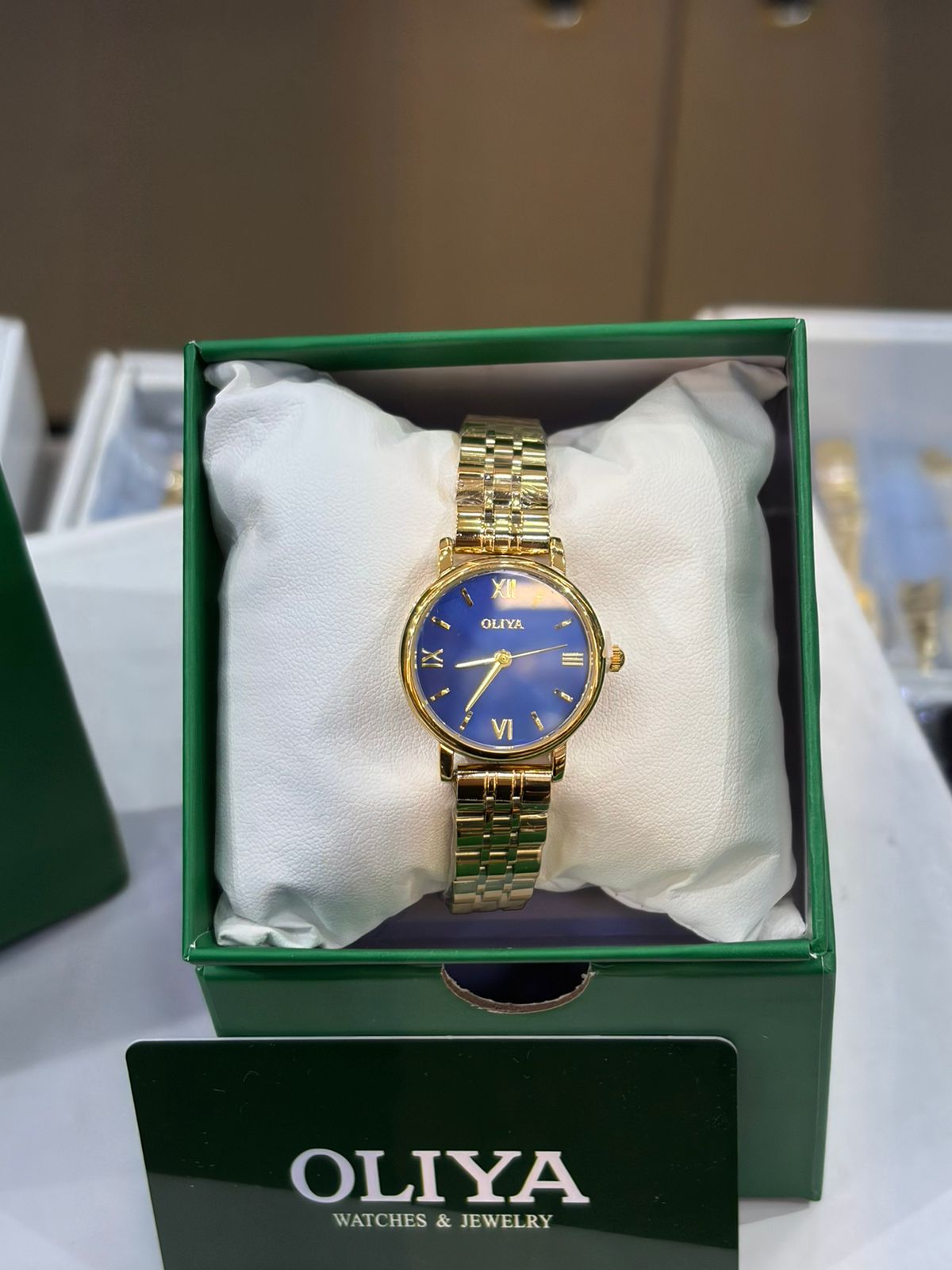 Montre OLIYA Dorée Classique – Cadran Bleu Élégant et Raffinement Intemporel