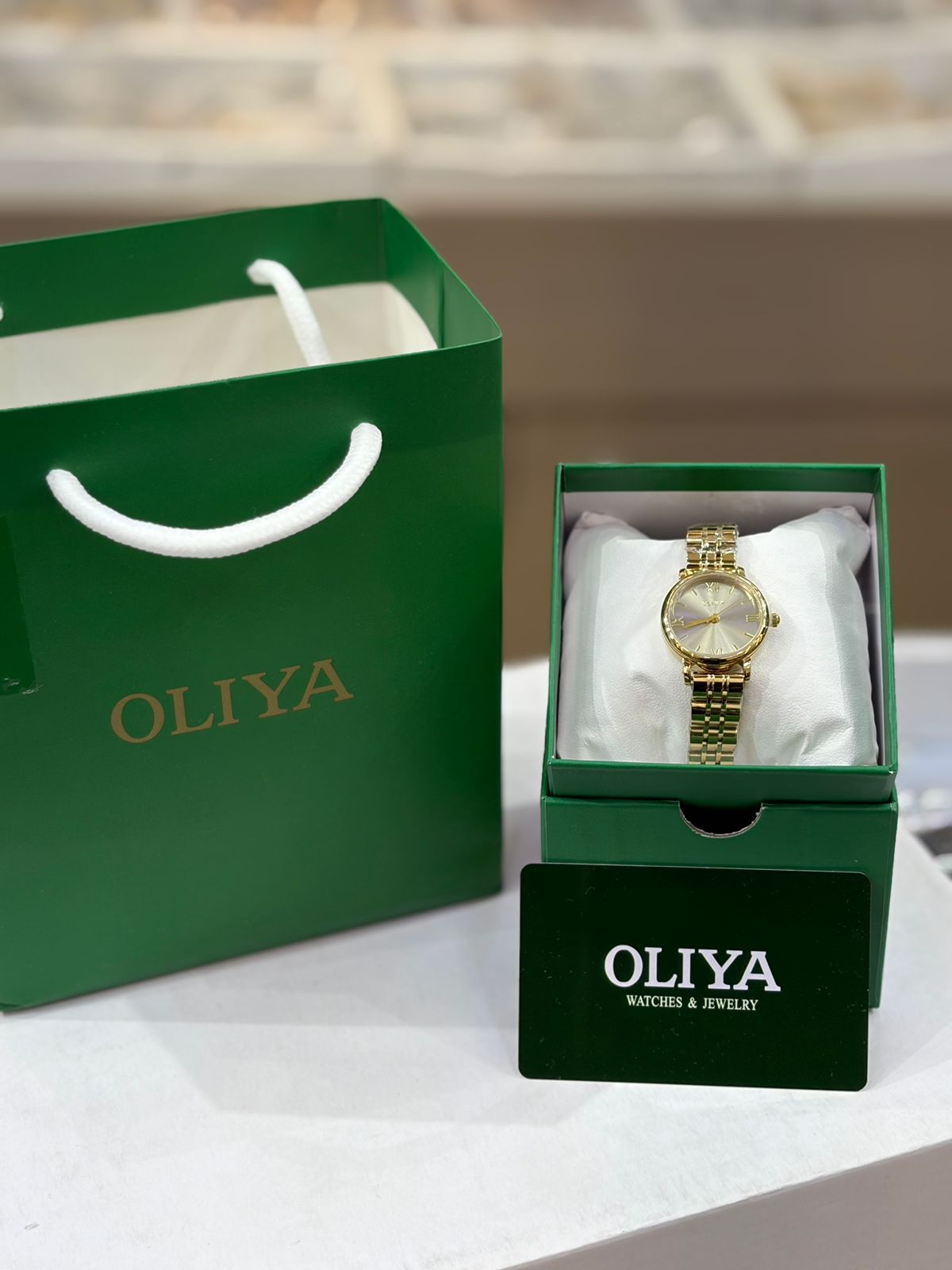 Montre OLIYA Dorée Classique – Cadran Argent Soleil et Élégance Intemporelle