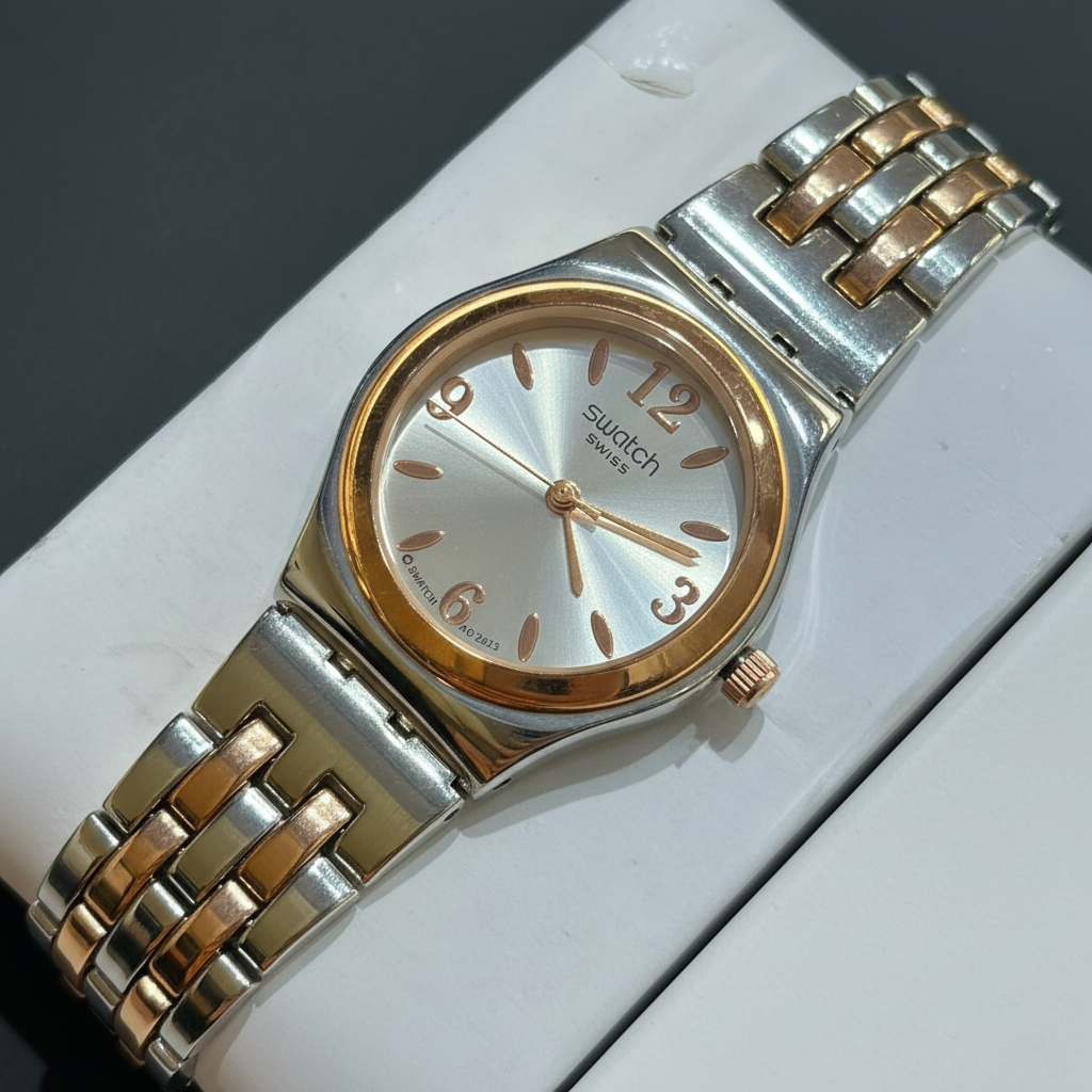 Swatch Minimix YSS308G – L’Élégance Discrète au Charme Bicolore